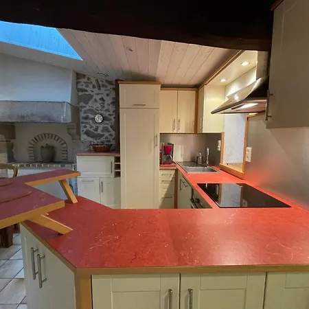 A La Campagne Avec Terrasse, Proche Du Puy Du Fou Et De La Riviere Sevre Country house *
