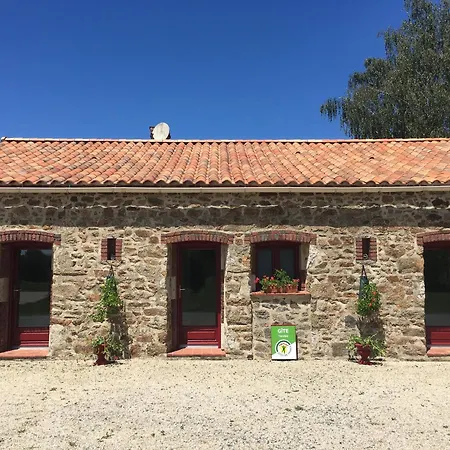 A La Campagne Avec Terrasse, Proche Du Puy Du Fou Et De La Riviere Sevre Country house