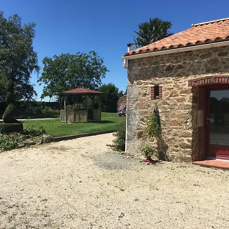 A La Campagne Avec Terrasse, Proche Du Puy Du Fou Et De La Riviere Sevre